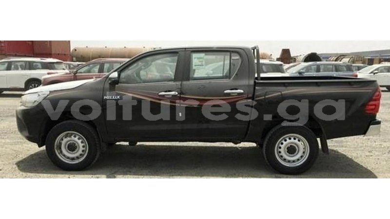 Big with watermark toyota hilux estuaire import dubai 5056