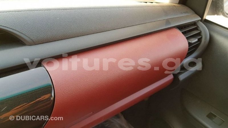 Big with watermark toyota hilux estuaire import dubai 5056