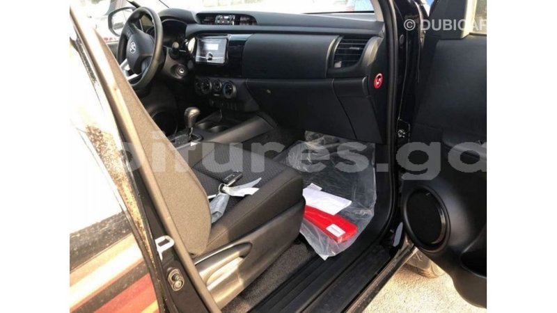 Big with watermark toyota hilux estuaire import dubai 5056