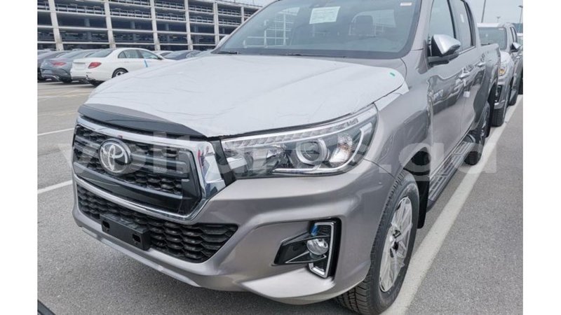 Big with watermark toyota hilux estuaire import dubai 5057