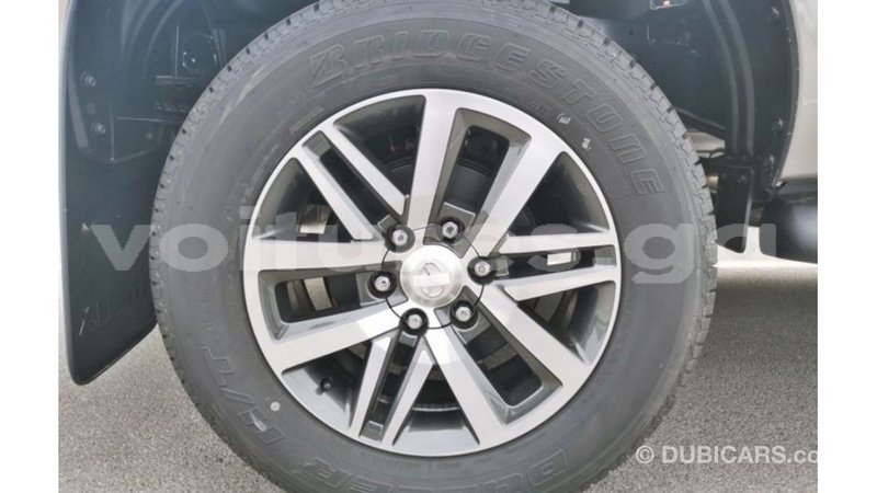 Big with watermark toyota hilux estuaire import dubai 5057