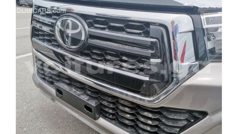 Big with watermark toyota hilux estuaire import dubai 5057