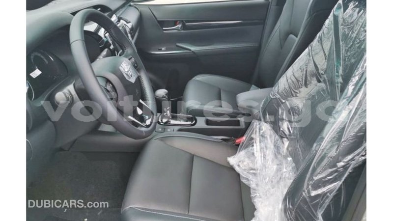 Big with watermark toyota hilux estuaire import dubai 5057