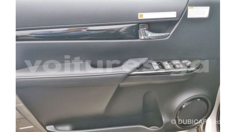 Big with watermark toyota hilux estuaire import dubai 5057
