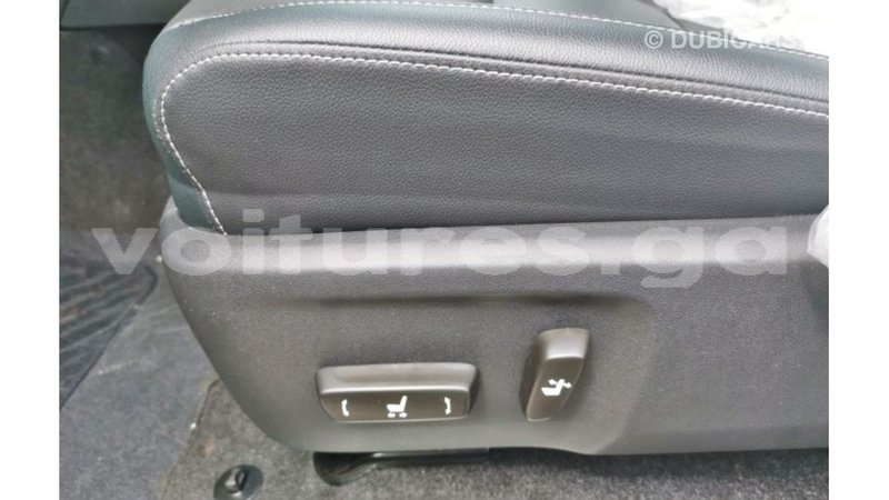 Big with watermark toyota hilux estuaire import dubai 5057