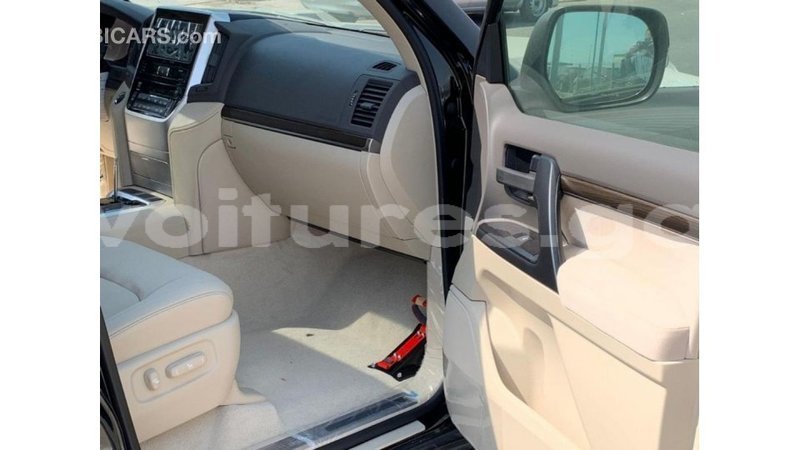 Big with watermark toyota land cruiser estuaire import dubai 5058