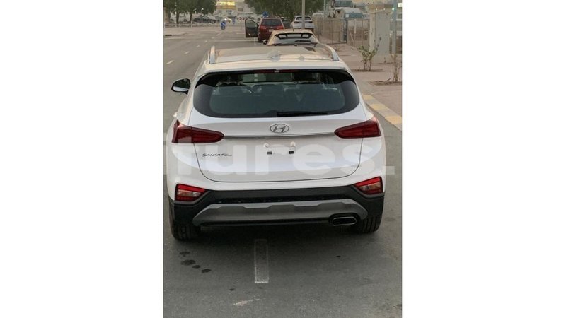 Big with watermark hyundai santa fe estuaire import dubai 5062