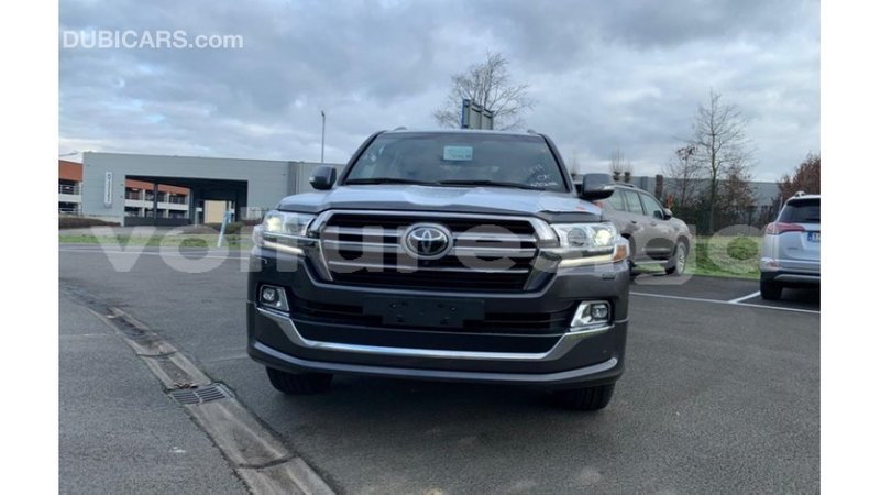 Big with watermark toyota land cruiser estuaire import dubai 5063