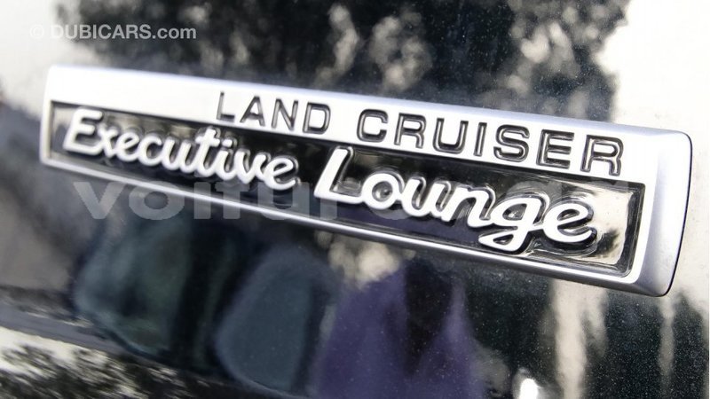 Big with watermark toyota land cruiser estuaire import dubai 5063