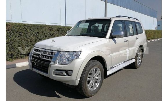 Acheter Import Voiture Mitsubishi Pajero Blanc à Import - Dubai, Estuaire Acheter Import Voiture Mitsubishi Pajero Blanc à Import - Dubai, Estuaire