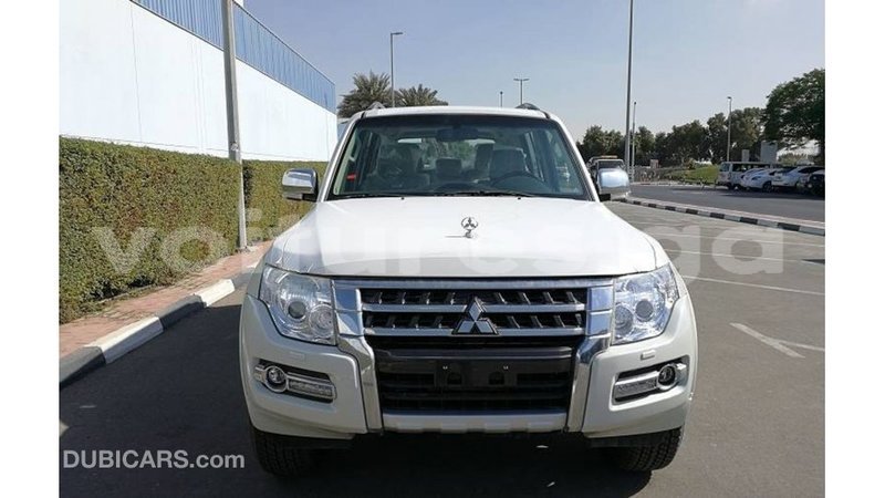 Big with watermark mitsubishi pajero estuaire import dubai 5064