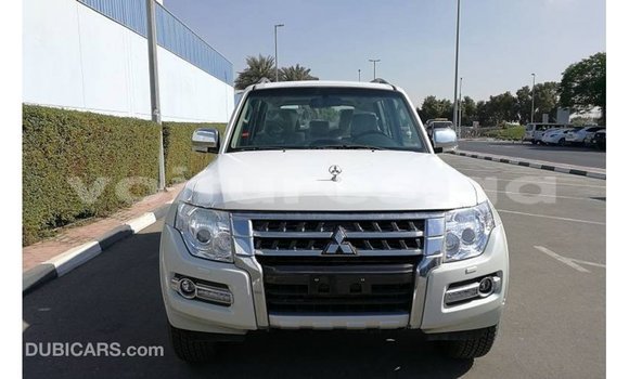 Acheter Import Voiture Mitsubishi Pajero Blanc à Import - Dubai, Estuaire Acheter Import Voiture Mitsubishi Pajero Blanc à Import - Dubai, Estuaire