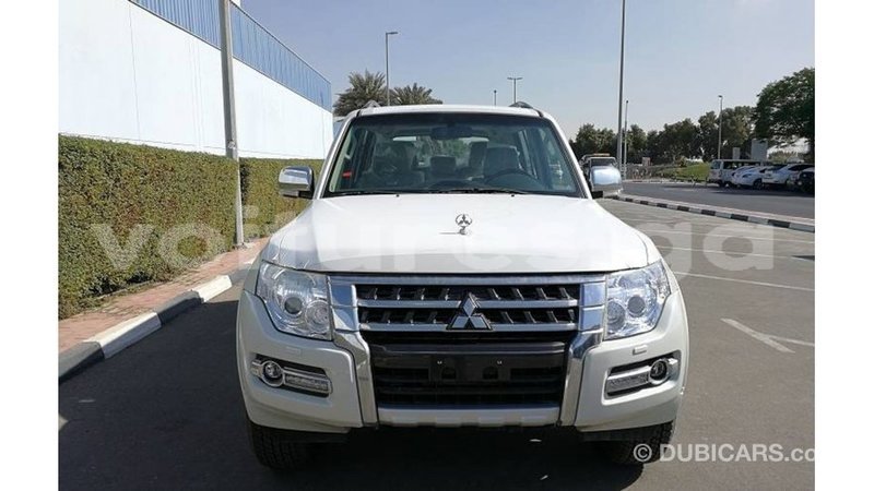 Big with watermark mitsubishi pajero estuaire import dubai 5064