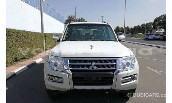 Acheter Import Voiture Mitsubishi Pajero Blanc à Import - Dubai, Estuaire Acheter Import Voiture Mitsubishi Pajero Blanc à Import - Dubai, Estuaire