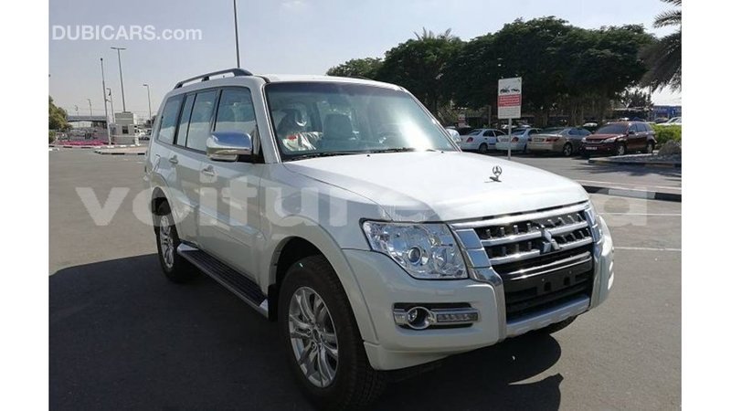 Big with watermark mitsubishi pajero estuaire import dubai 5064