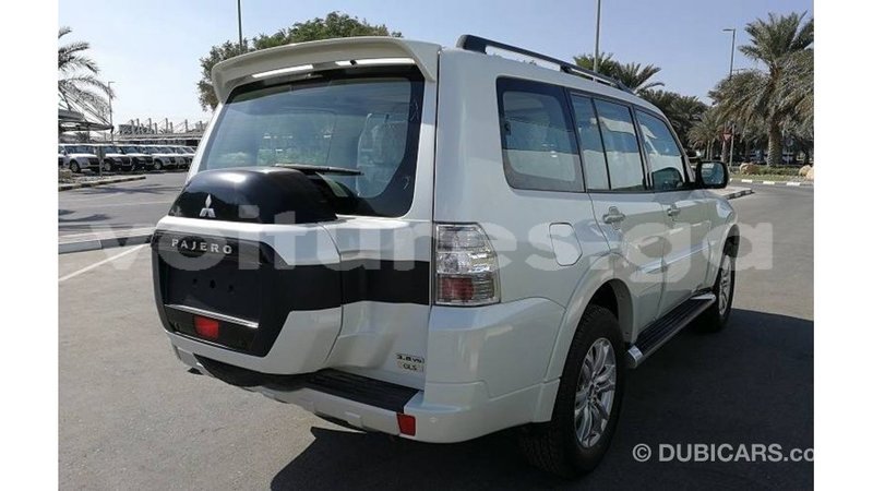 Big with watermark mitsubishi pajero estuaire import dubai 5064