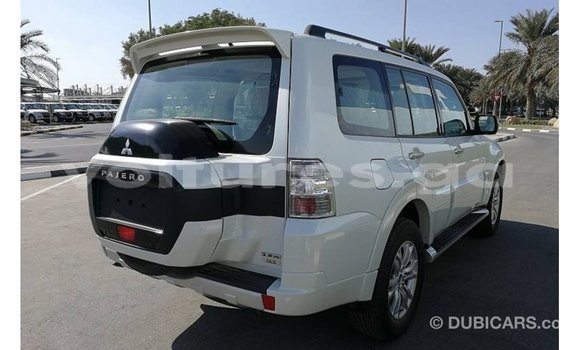 Acheter Import Voiture Mitsubishi Pajero Blanc à Import - Dubai, Estuaire Acheter Import Voiture Mitsubishi Pajero Blanc à Import - Dubai, Estuaire