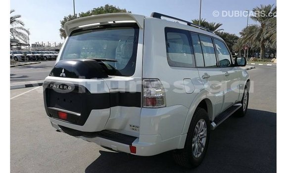 Acheter Import Voiture Mitsubishi Pajero Blanc à Import - Dubai, Estuaire Acheter Import Voiture Mitsubishi Pajero Blanc à Import - Dubai, Estuaire