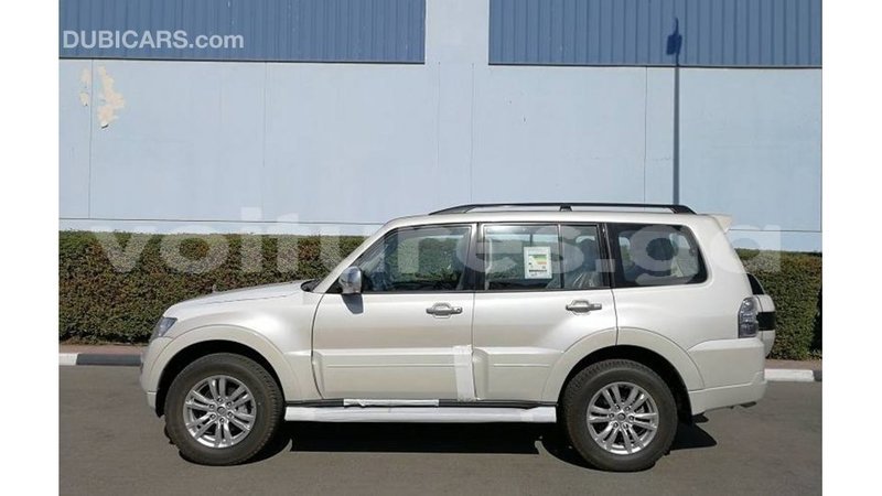 Big with watermark mitsubishi pajero estuaire import dubai 5064