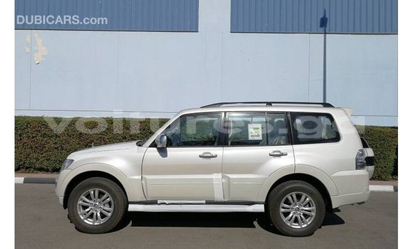 Acheter Import Voiture Mitsubishi Pajero Blanc à Import - Dubai, Estuaire Acheter Import Voiture Mitsubishi Pajero Blanc à Import - Dubai, Estuaire