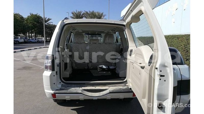 Big with watermark mitsubishi pajero estuaire import dubai 5064