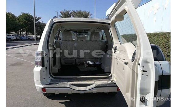 Acheter Import Voiture Mitsubishi Pajero Blanc à Import - Dubai, Estuaire Acheter Import Voiture Mitsubishi Pajero Blanc à Import - Dubai, Estuaire