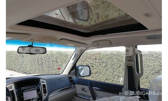 Acheter Import Voiture Mitsubishi Pajero Blanc à Import - Dubai, Estuaire Acheter Import Voiture Mitsubishi Pajero Blanc à Import - Dubai, Estuaire