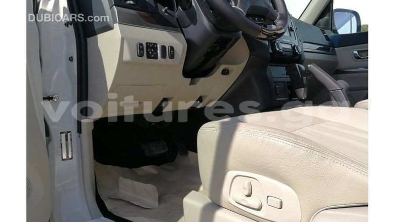 Big with watermark mitsubishi pajero estuaire import dubai 5064