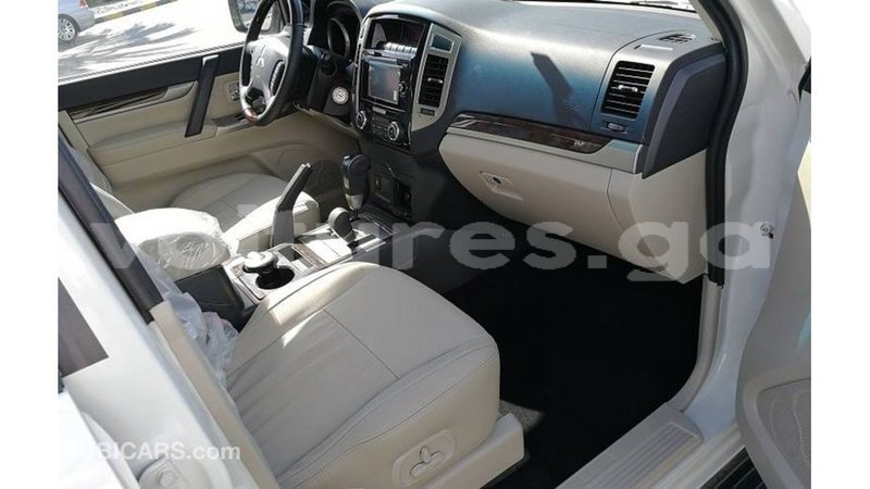 Big with watermark mitsubishi pajero estuaire import dubai 5064