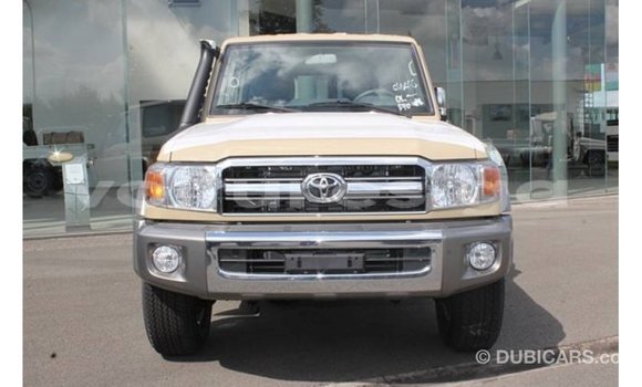 Acheter Import Voiture Toyota Land Cruiser Beige à Import - Dubai, Estuaire Acheter Import Voiture Toyota Land Cruiser Beige à Import - Dubai, Estuaire