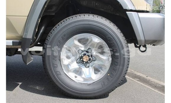 Acheter Import Voiture Toyota Land Cruiser Beige à Import - Dubai, Estuaire Acheter Import Voiture Toyota Land Cruiser Beige à Import - Dubai, Estuaire