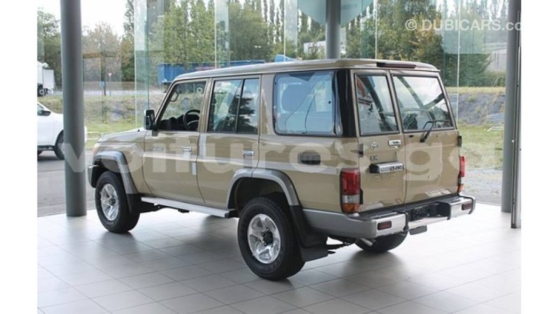 Big with watermark toyota land cruiser estuaire import dubai 5068