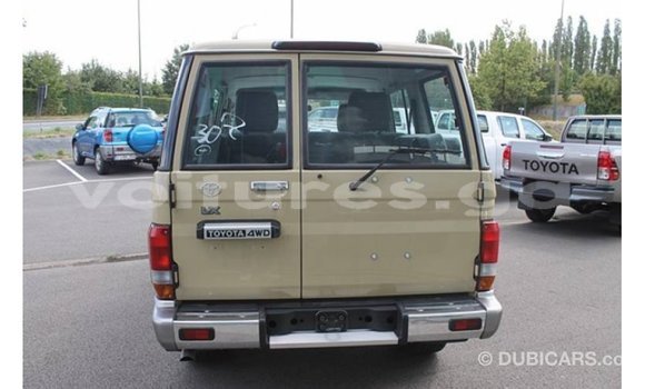 Acheter Import Voiture Toyota Land Cruiser Beige à Import - Dubai, Estuaire Acheter Import Voiture Toyota Land Cruiser Beige à Import - Dubai, Estuaire