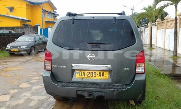 Acheter Occasion Voiture Nissan Pathfinder Gris à Libreville au Estuaire Acheter Occasion Voiture Nissan Pathfinder Gris à Libreville au Estuaire