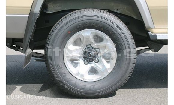 Acheter Import Voiture Toyota Land Cruiser Beige à Import - Dubai, Estuaire Acheter Import Voiture Toyota Land Cruiser Beige à Import - Dubai, Estuaire