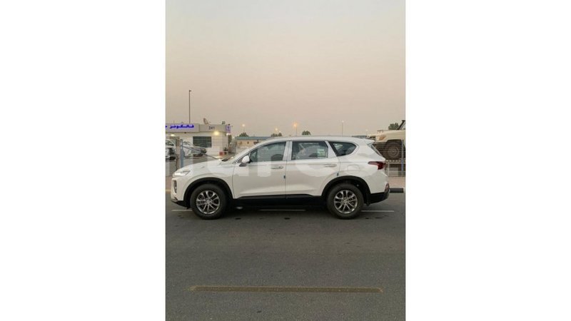 Big with watermark hyundai santa fe estuaire import dubai 5069