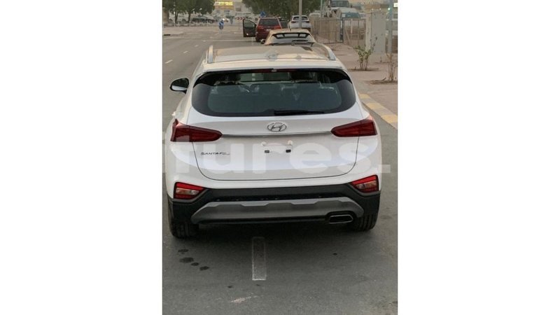 Big with watermark hyundai santa fe estuaire import dubai 5069