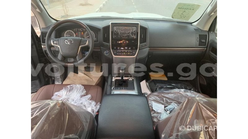 Big with watermark toyota land cruiser estuaire import dubai 5071