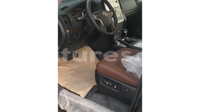 Big with watermark toyota land cruiser estuaire import dubai 5071
