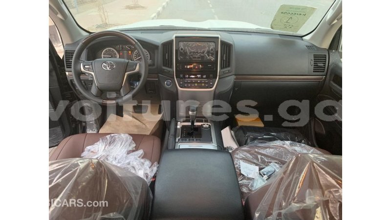 Big with watermark toyota land cruiser estuaire import dubai 5071