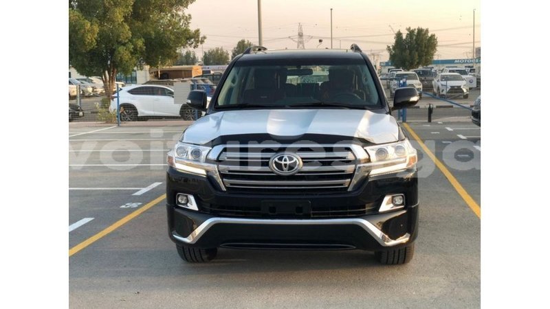 Big with watermark toyota land cruiser estuaire import dubai 5072
