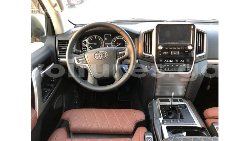 Big with watermark toyota land cruiser estuaire import dubai 5072