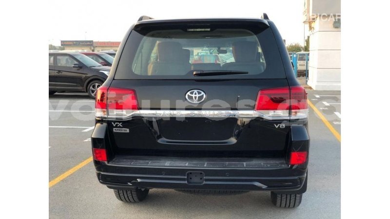 Big with watermark toyota land cruiser estuaire import dubai 5072