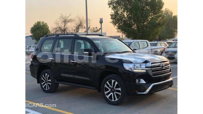 Big with watermark toyota land cruiser estuaire import dubai 5072