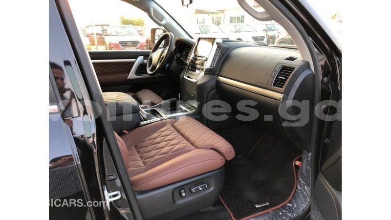 Big with watermark toyota land cruiser estuaire import dubai 5072