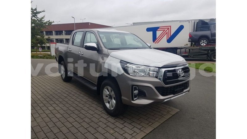 Big with watermark toyota hilux estuaire import dubai 5074