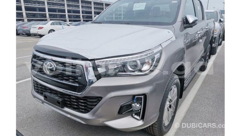 Big with watermark toyota hilux estuaire import dubai 5074