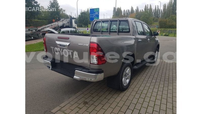 Big with watermark toyota hilux estuaire import dubai 5074