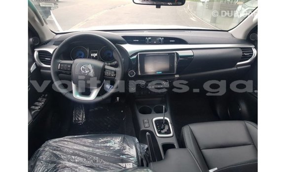 Acheter Import Voiture Toyota Hilux Marron à Import - Dubai, Estuaire Acheter Import Voiture Toyota Hilux Marron à Import - Dubai, Estuaire