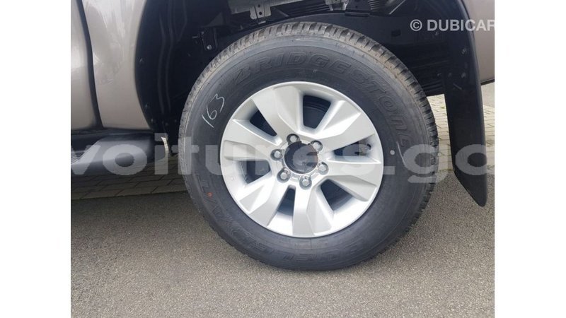 Big with watermark toyota hilux estuaire import dubai 5074